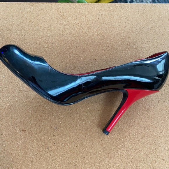 Jessica Simpson high heels - Picture 2 of 12